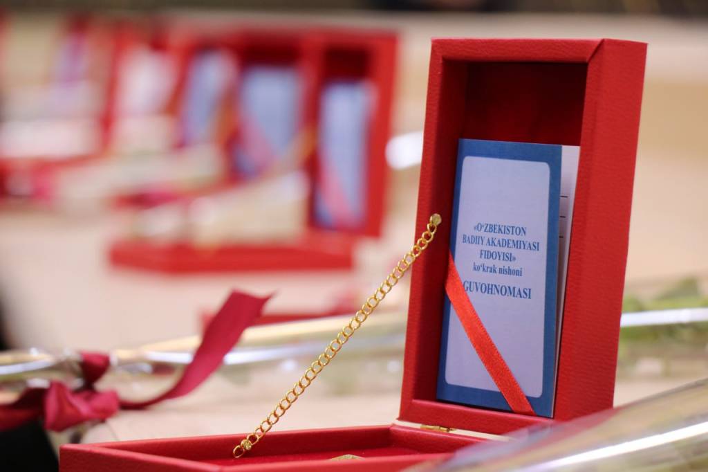 Бадиий академияда фидойи хотин-қизлар тақдирланди