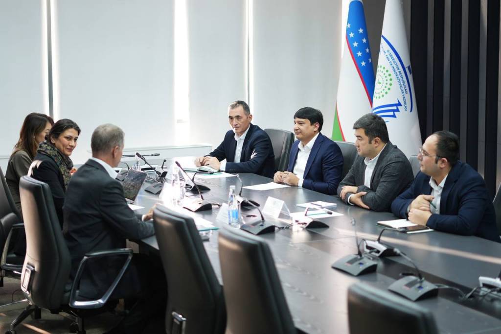 تطبيق المنصة الجديدة في أوزبكستان لتدريس اللغة الإنجليزية على أساس الذكاء الاصطناعي