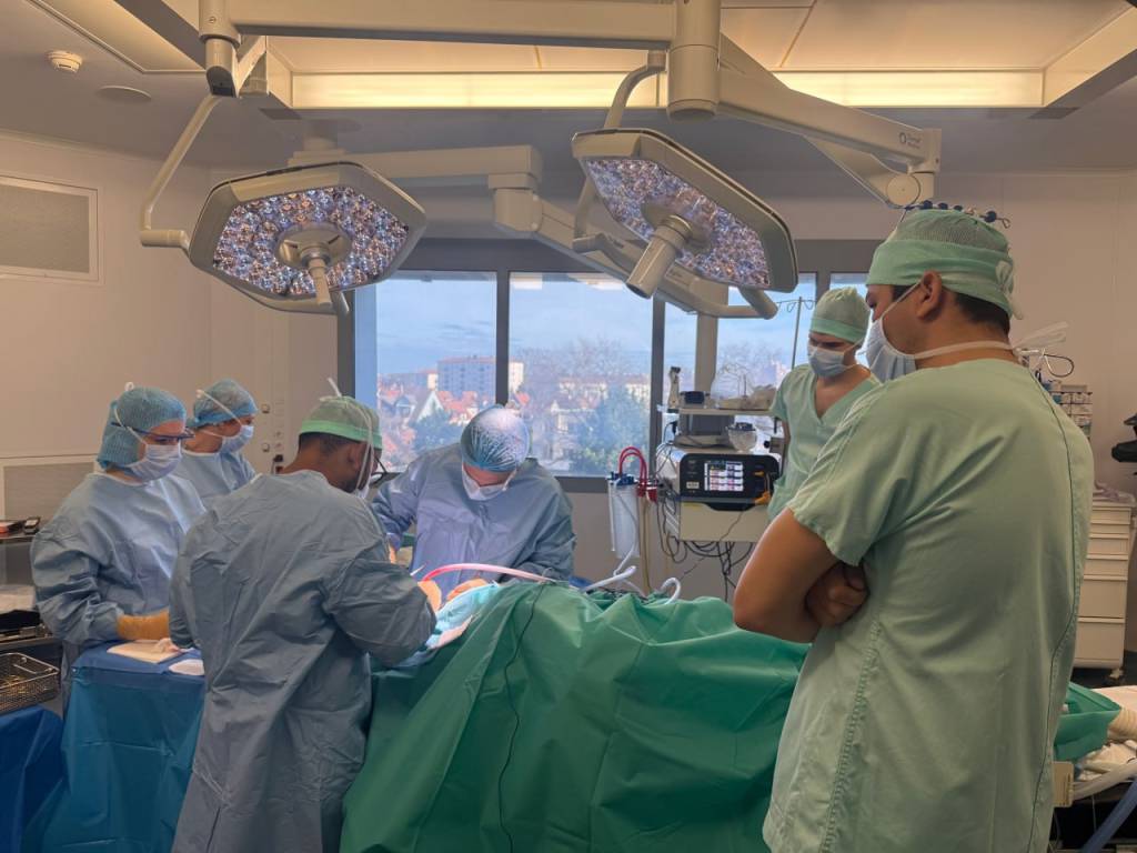 Onkologen aus Usbekistan absolvieren ein Praktikum in Frankreich