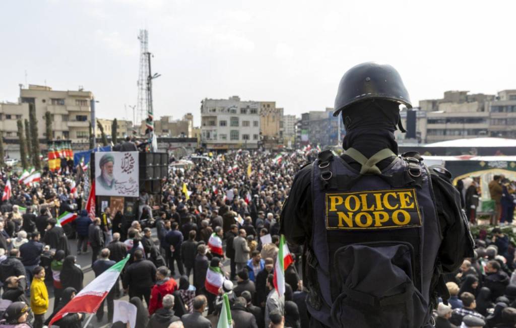 Эронда 500 киши сотқинликда гумонланиб қўлга олинди