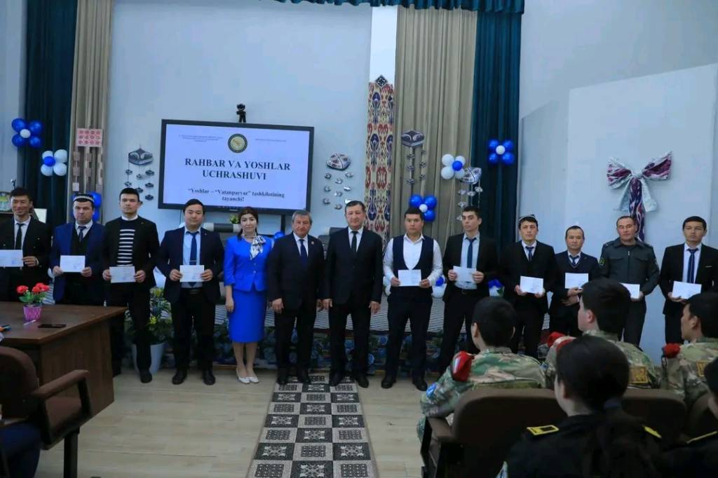 Учқўрғонда раҳбар ва ёшлар учрашуви
