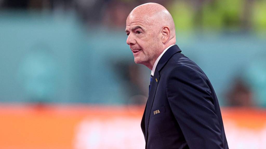 FIFA prezidenti Eron terma jamoasining o‘yinlarini ko‘chirish masalasiga munosabat bildirdi