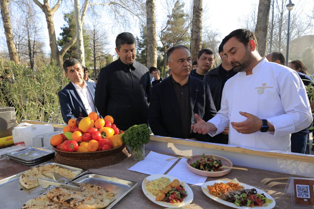 انطلاق مهرجان الأكلات الدولي "أطعمة الشرق" في مدينة سمرقند