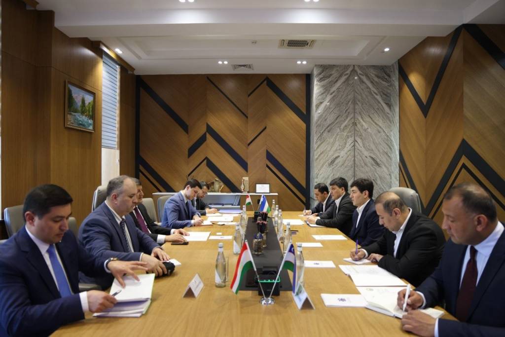 أوزبكستان وطاجيكستان توسعان نطاق التعاون الاستراتيجي في مجال الصناعة