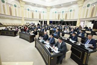 哈萨克斯坦：禁止解雇有14岁以下子女的单亲父母