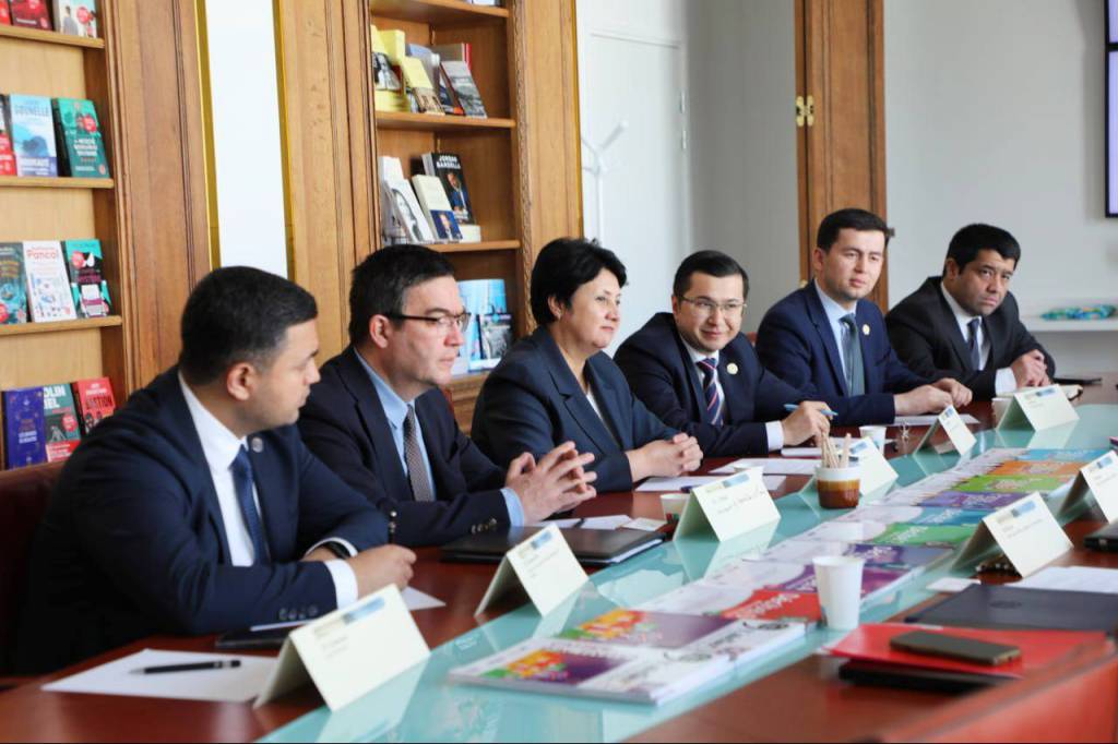 تنفيذ المناهج المعاصرة في مجال التعليم بالتعاون مع فرنسا