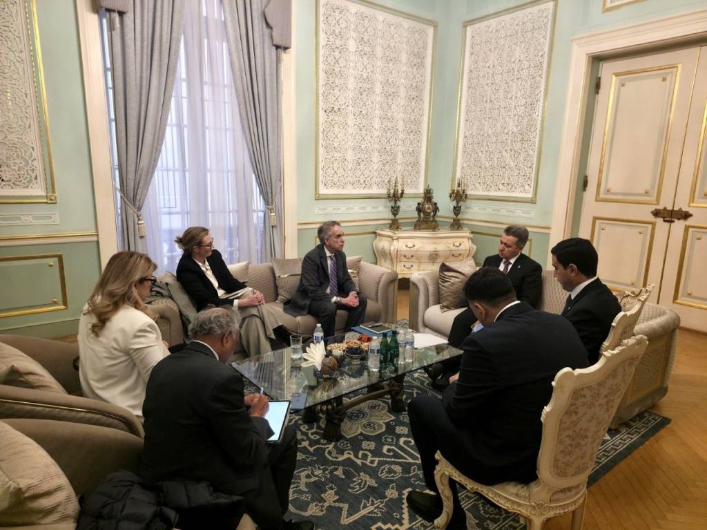 Вазир дунёнинг етакчи компаниялари раҳбарлари билан учрашди