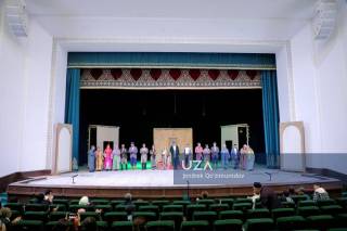 Саҳна ва томошабинни бирлаштирган ҳафталик