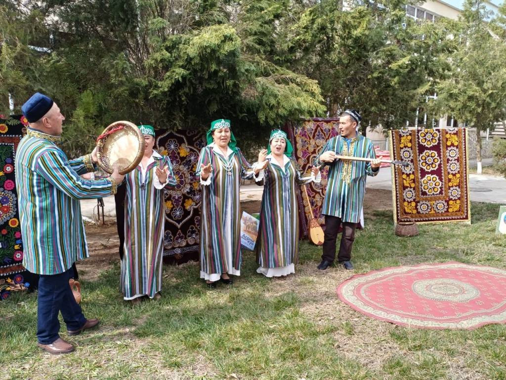 Китобхон оналар