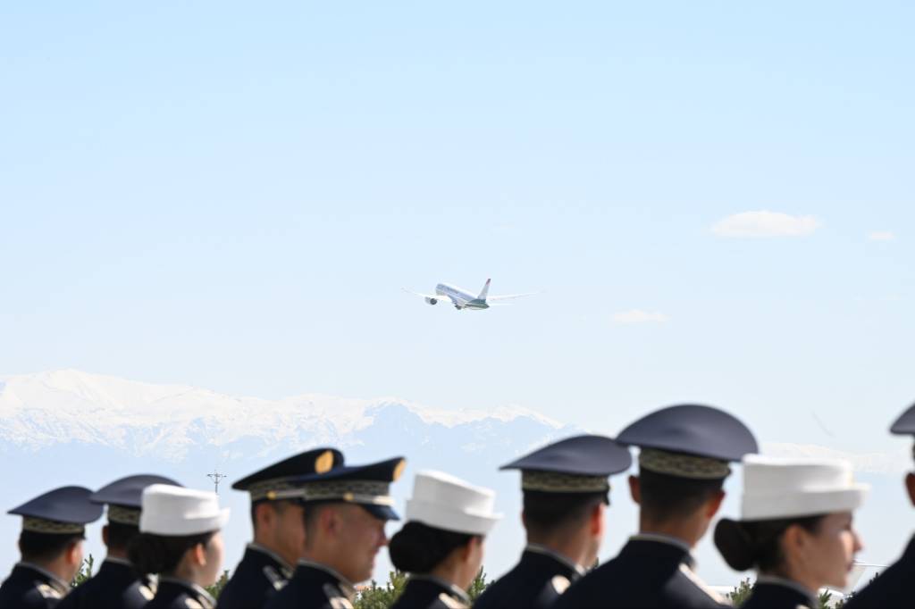 Тожикистон Республикаси Президенти Бухоро вилоятига учиб кетди