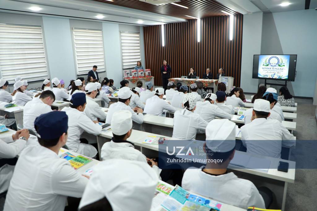 Tibbiyot institutda seminar