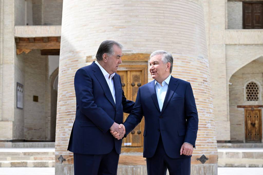 Тожикистон Президенти Бухородаги тарихий обидалар билан танишмоқда