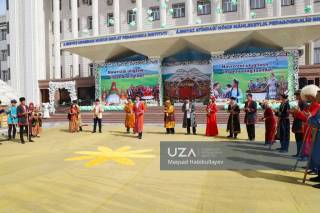 Миллий анъаналар саҳнада жонланди