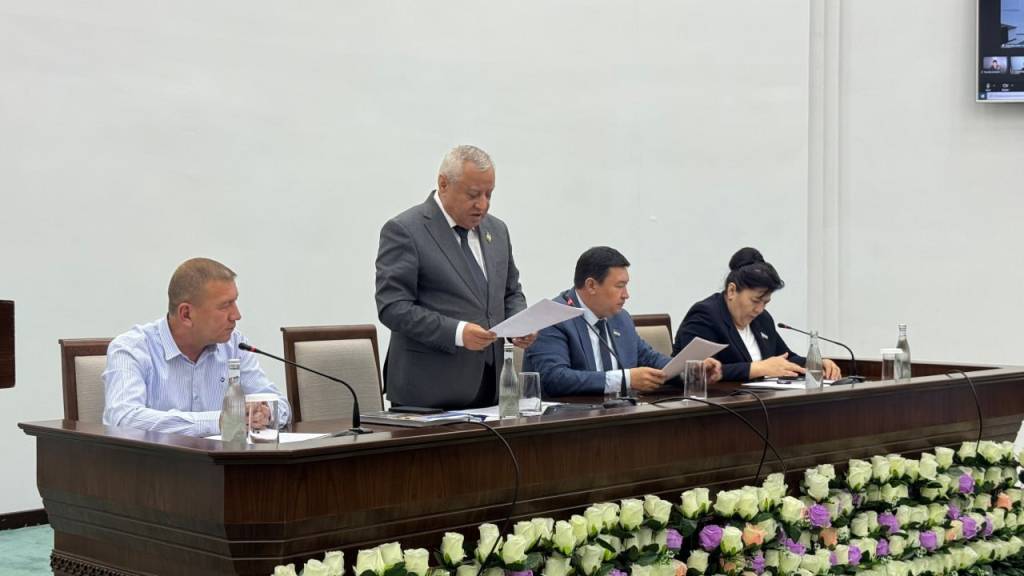 Навоийда ҳаво ифлосланишини камайтириш чоралари таҳлил қилинди