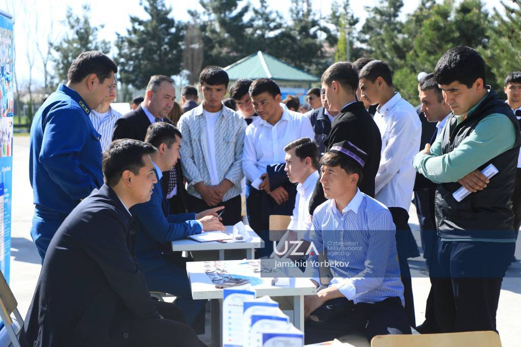 “Карьера куни–2026” меҳнат ярмаркаси ўтказилди