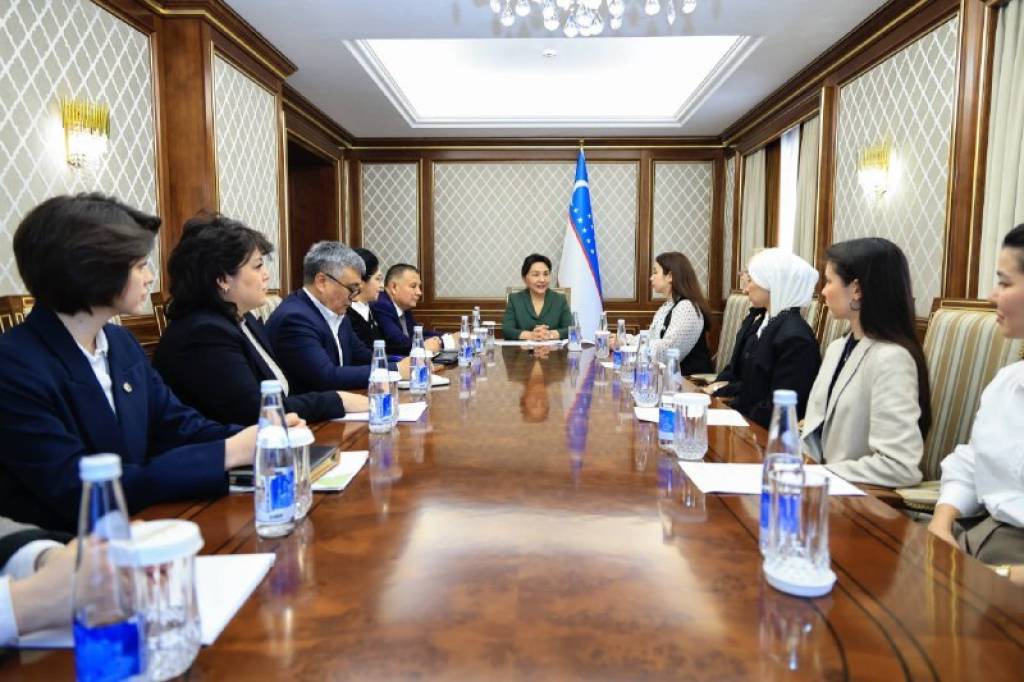 Senat Raisi startap faoliyati bilan shug‘ullanayotgan yoshlar bilan uchrashdi