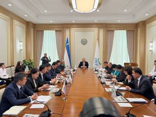 Депутатлар қўлида “яшил карта” билан сайловчилар ҳузурида бўлди