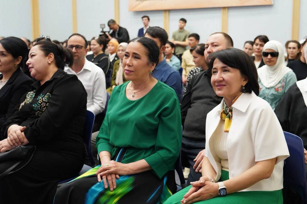 Любимый народом поэт