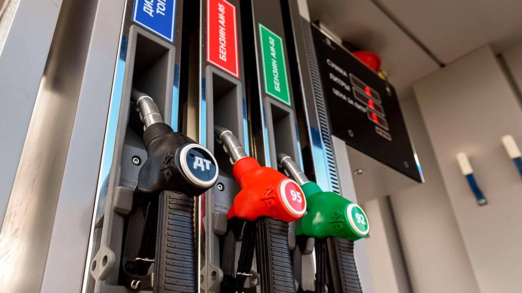 Россия бензин экспортига вақтинча тақиқ қўйди