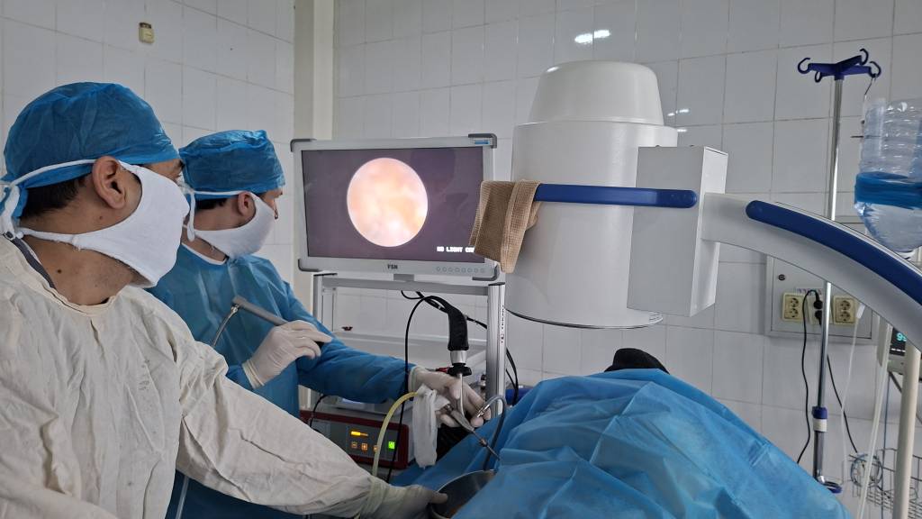 Ҳудудларда тиббий кўрик ва мураккаб жарроҳлик амалиётлари ўтказилмоқда