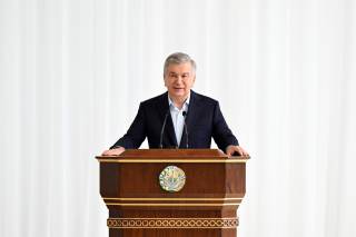 Шавкат Мирзиёев “Яшил макон” умуммиллий лойиҳаси доирасида кўчат экиш тадбирида иштирок этмоқда