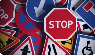 Transportni boshqarish huquqini olgan shaxslarga yo‘l qoidalari buzilgani uchun javobgarlikni o‘tkazish tartibi belgilandi