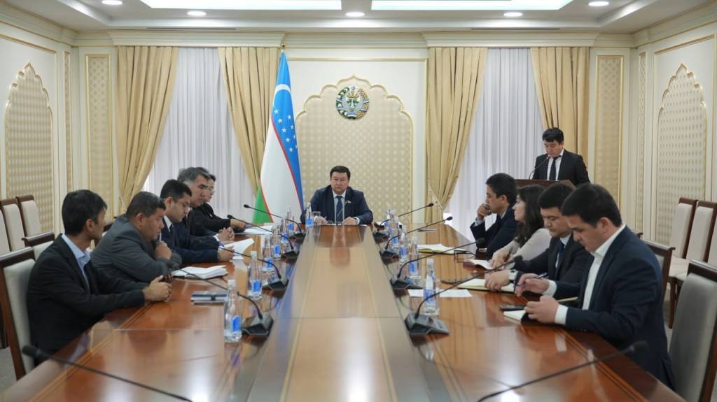 Подчеркнута необходимость повышения эффективности депутатских запросов