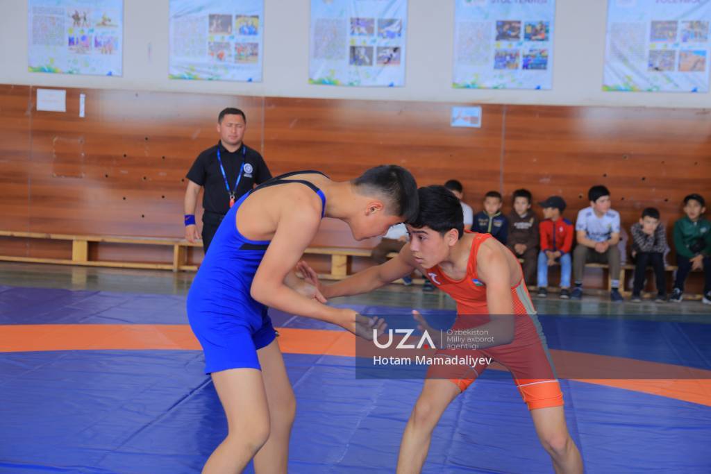 Тўрақўрғонда ёш полвонлар сараланмоқда