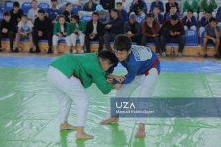 Нукусда ёш полвонлар беллашди