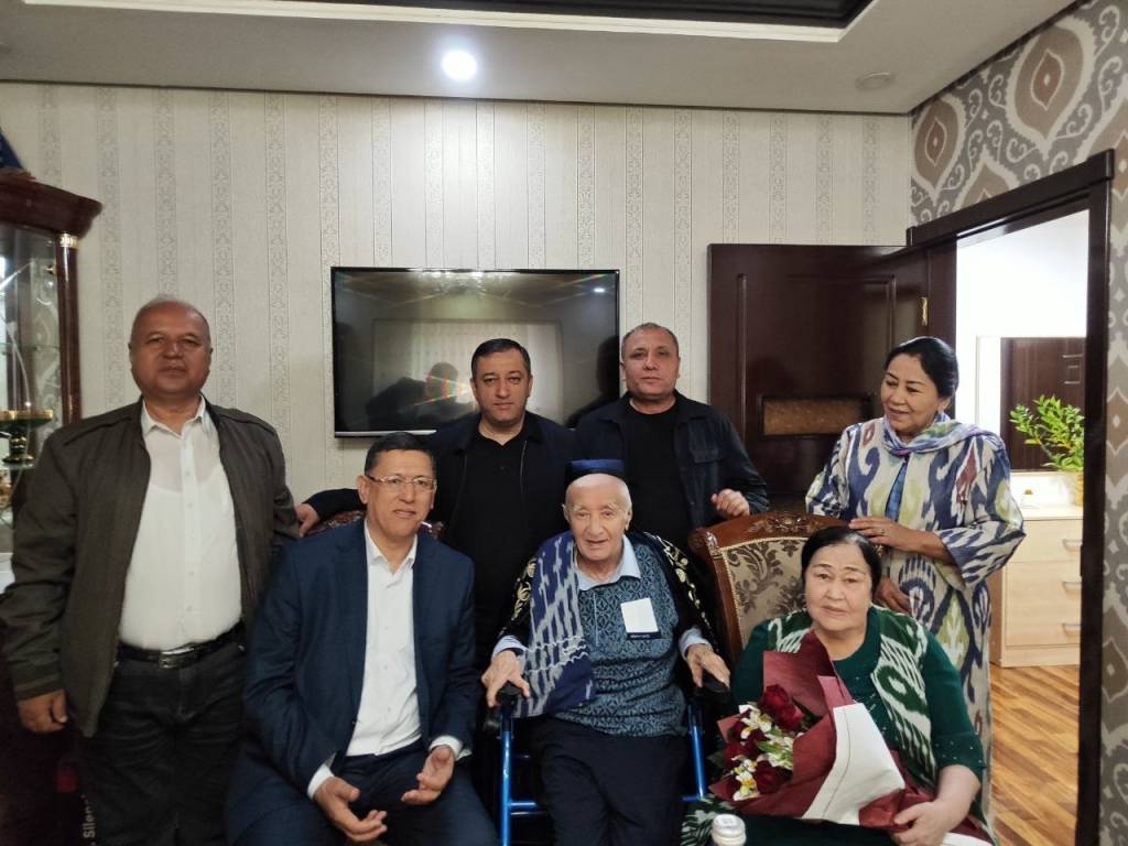 Писателю и поэту Миразизу Аъзаму - 90 лет!