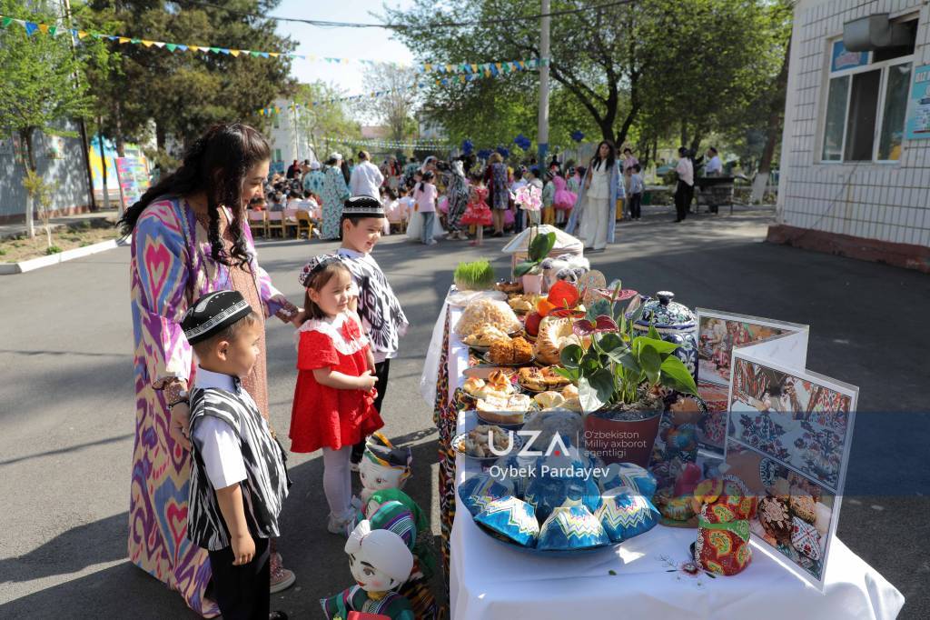 Боғчада Наврўз шодиёнаси
