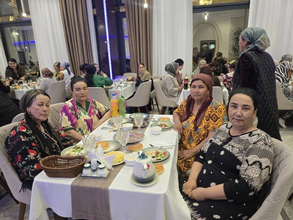 Navoiylik xotin-qizlar Bo‘stonliqda dam oldi