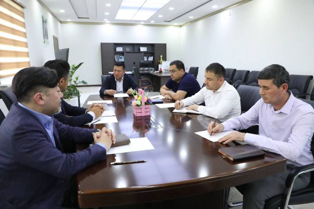 Япон инвесторлари Гулистонда киви етиштиришни йўлга қўяди