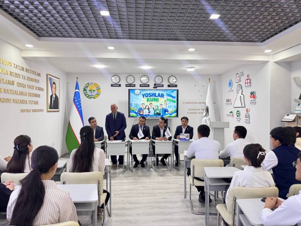 Депутатлар "Ёшлар куни" доирасида учрашув ўтказди