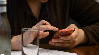 Телефон рақами ва ЖШШИР мос келмаса, банк иловаларида рўйхатдан ўтиш рад этилади