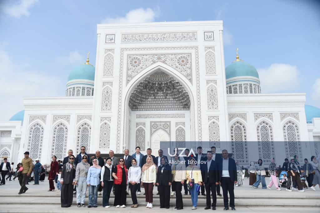 Халқаро анжуман қатнашчилари Самарқанд зиёратида