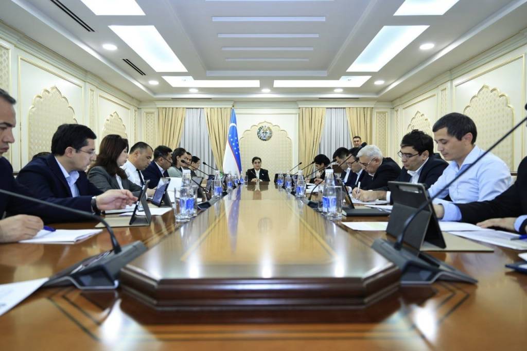 Senatda yoshlar bandligi va tadbirkorligini rivojlantirish masalalari ko‘rib chiqildi