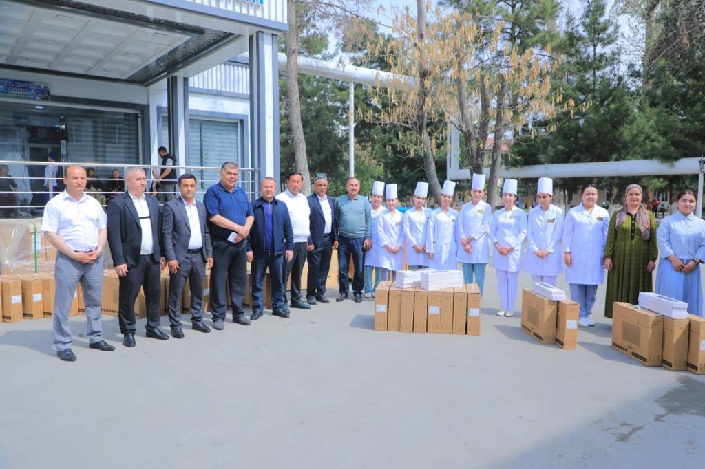 Tibbiyot xodimlari homiylardan minnatdor