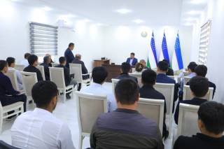 Tuman hokimi bo‘lg‘usi muhandis va agrotexnologlar bilan uchrashdi