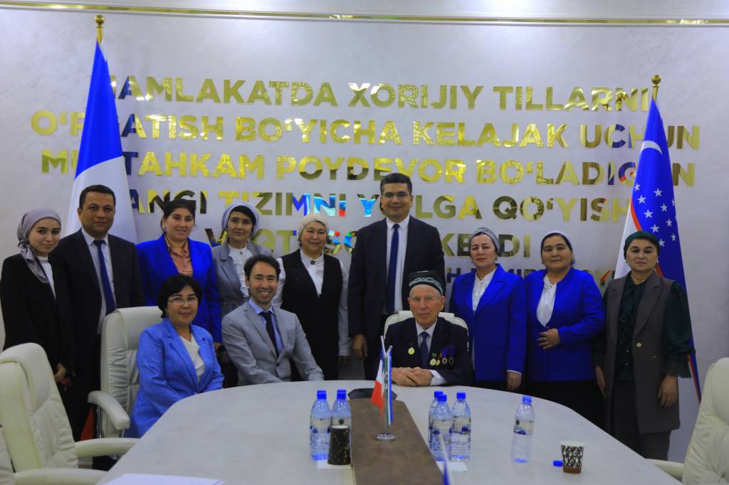 Франция элчиси институтда бўлди