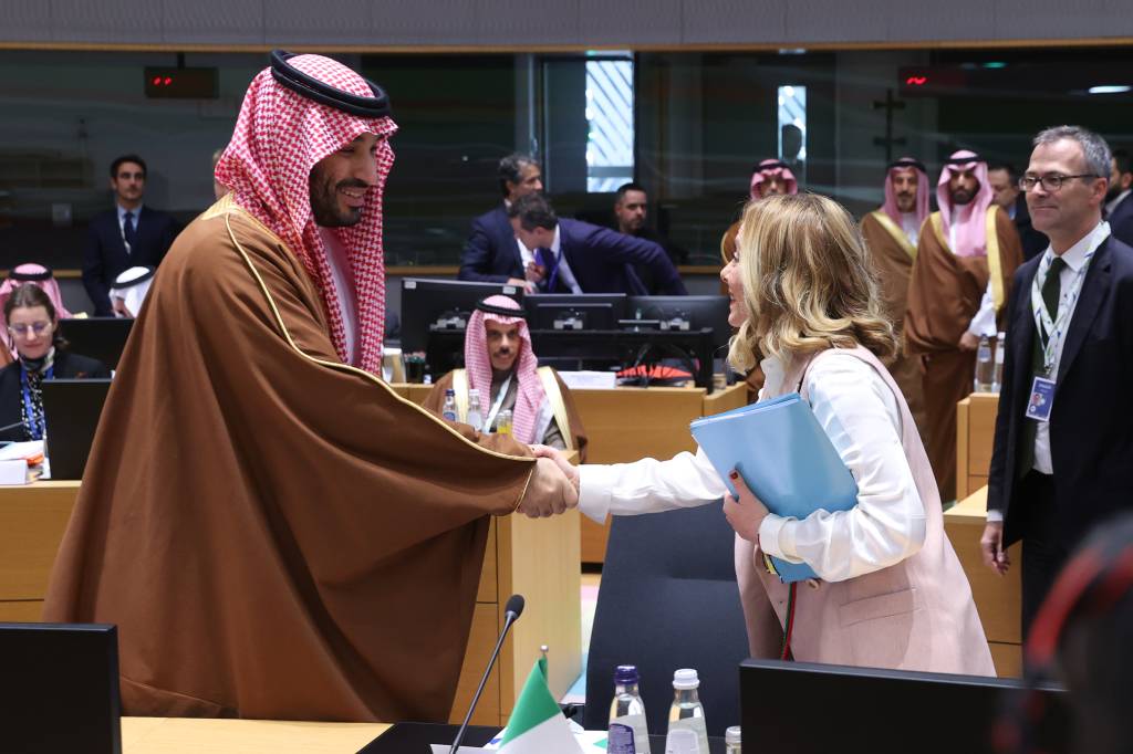 Мелони энергия учун Форс кўрфазига йўл олди