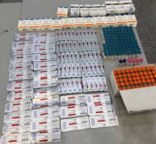 Тошкент аэропортида 90 миллион сўмлик дори воситалари яширинча олиб ўтилиши олди олинди