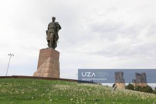 Шаҳрисабзда тарихий майдон янгича қиёфа касб этмоқда (+видео)