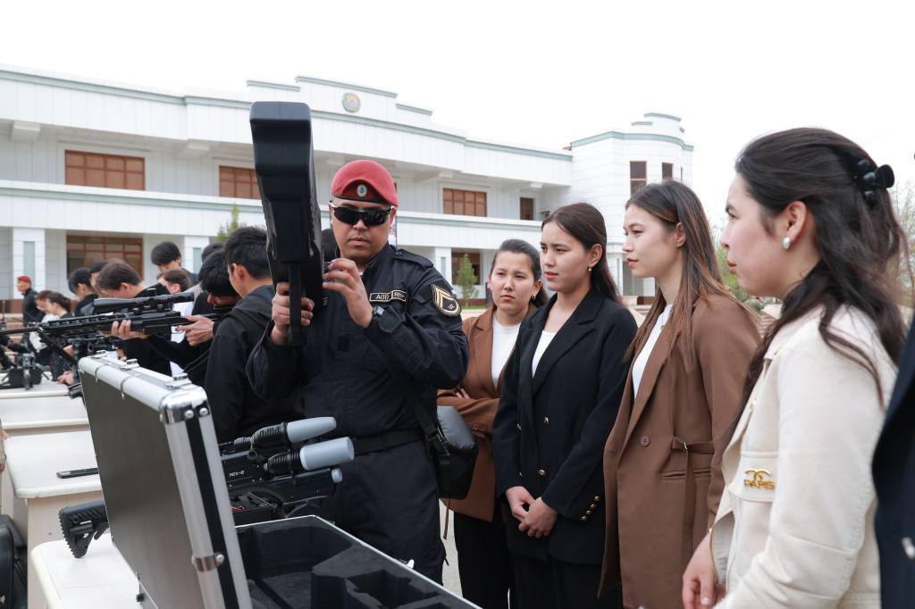 Нигоҳларда ғурур: очиқ эшиклар куни таассуроти