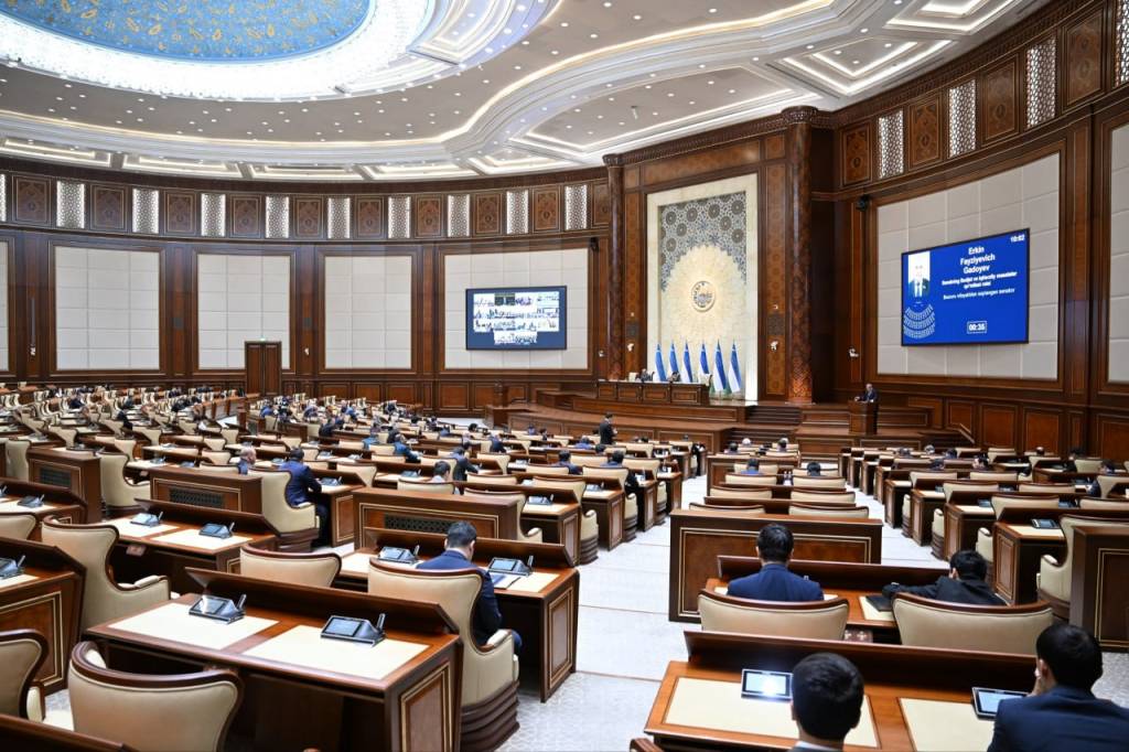 Сенатнинг ўн тўртинчи ялпи мажлиси давом этмоқда