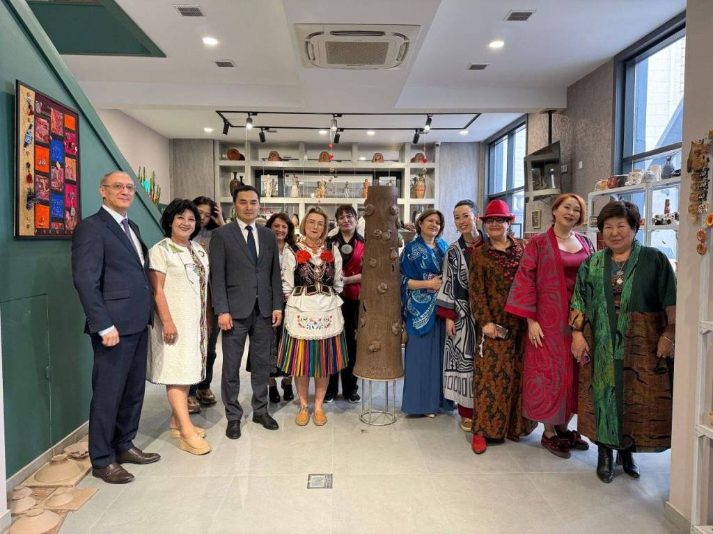 Usbekistans angewandte Kunst in Bischkek präsentiert