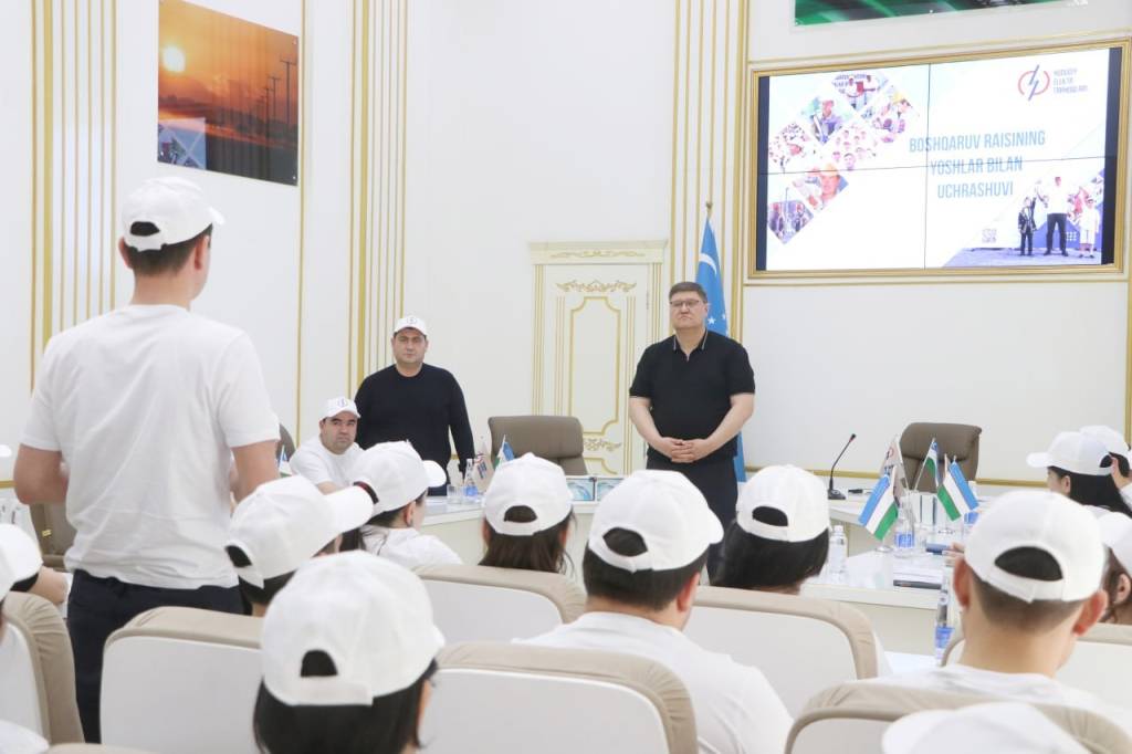 “Hududiy elektr tarmoqlari” AJ rahbari yoshlar bilan ochiq muloqot o‘tkazdi