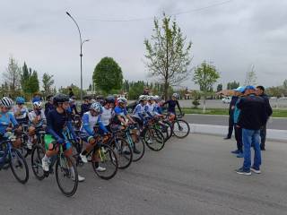 Прошла групповая  гонка на шоссе среди девушек