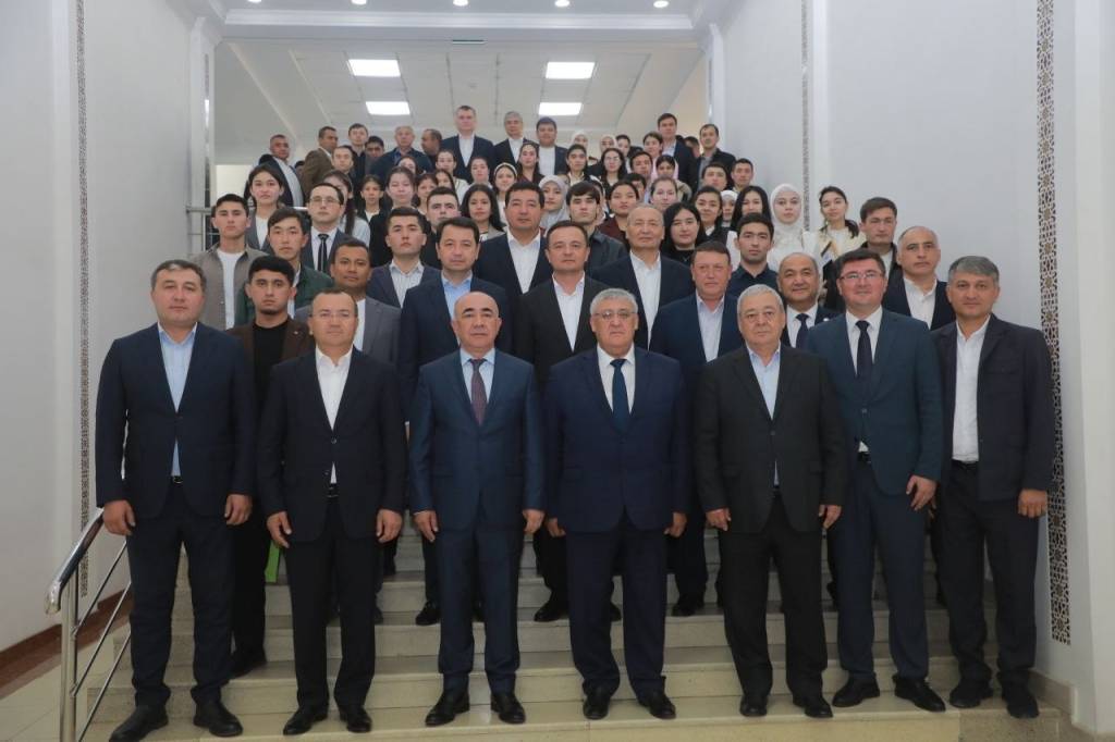 “Раҳбар ва ёшлар” учрашуви амалий ечимларга майдон бўлди