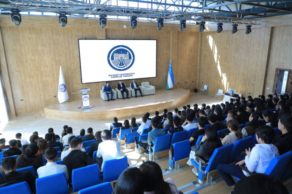 Хоразм вилояти солиқ бошқармаси раҳбари талабалар билан учрашди